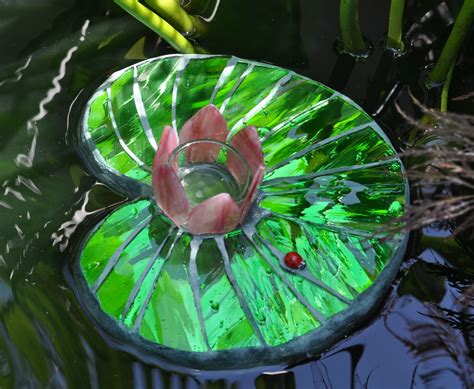 Lilly pad float - Durable and long-lasting: Many floating water mats only last a season or two, but the Aqua Lily Pad has proven longevity. UV protection: The Lily Pad’s colors won’t …